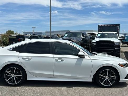 Used 2024 Honda Civic Touring image 2