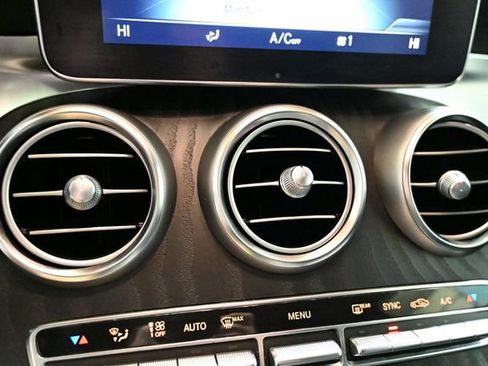 Used 2018 Mercedes-Benz GLC 300 4MATIC image 30