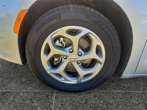 Used 2024 Chrysler Pacifica Limited image 14