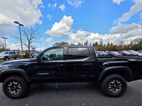 Used 2019 Toyota Tacoma TRD Off-Road AWD/4WD image 3