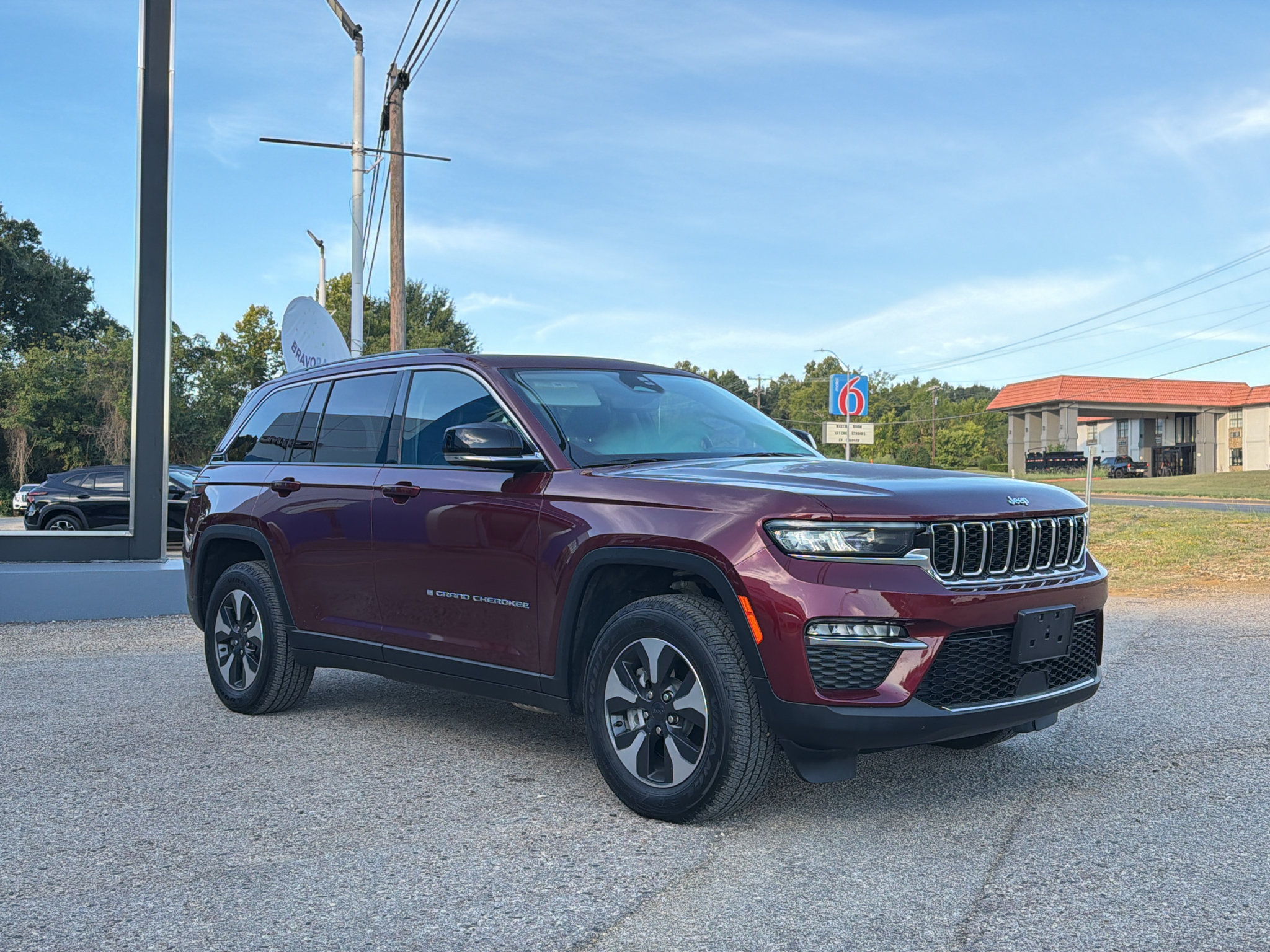 Used 2024 Jeep Grand Cherokee Limited 4xe AWD/4WD image 11