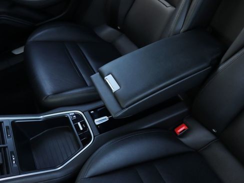 Used 2019 Porsche Panamera 4 image 63