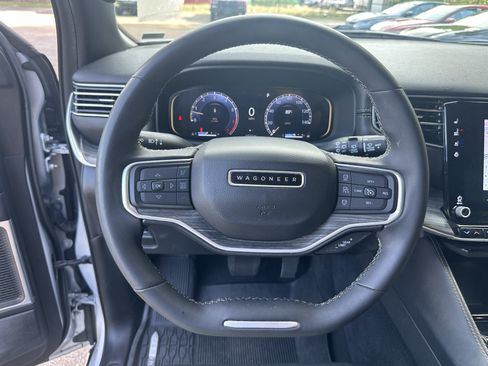 Used 2024 Jeep Wagoneer L Series II w/ Flexible Seating Group RWD image 21