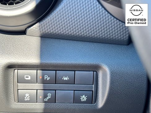 Certified 2025 Nissan Kicks Play S image 28