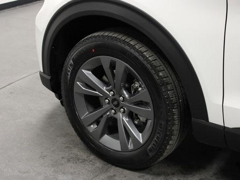 New 2026 Ford Explorer Active w/ Active Comfort Package image 10