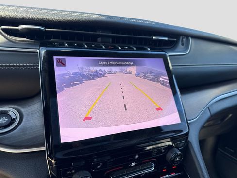 Used 2022 Jeep Grand Cherokee L Limited AWD/4WD image 18