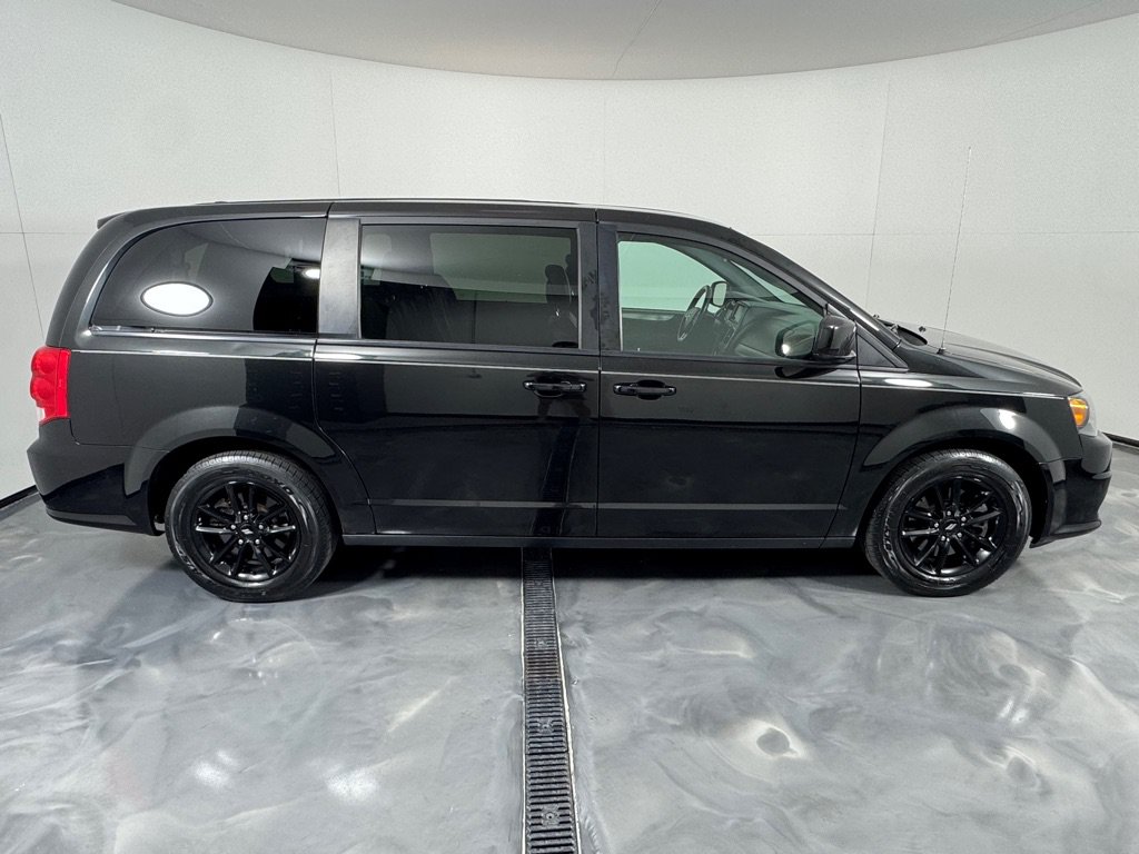 Used 2019 Dodge Grand Caravan GT FWD image 3