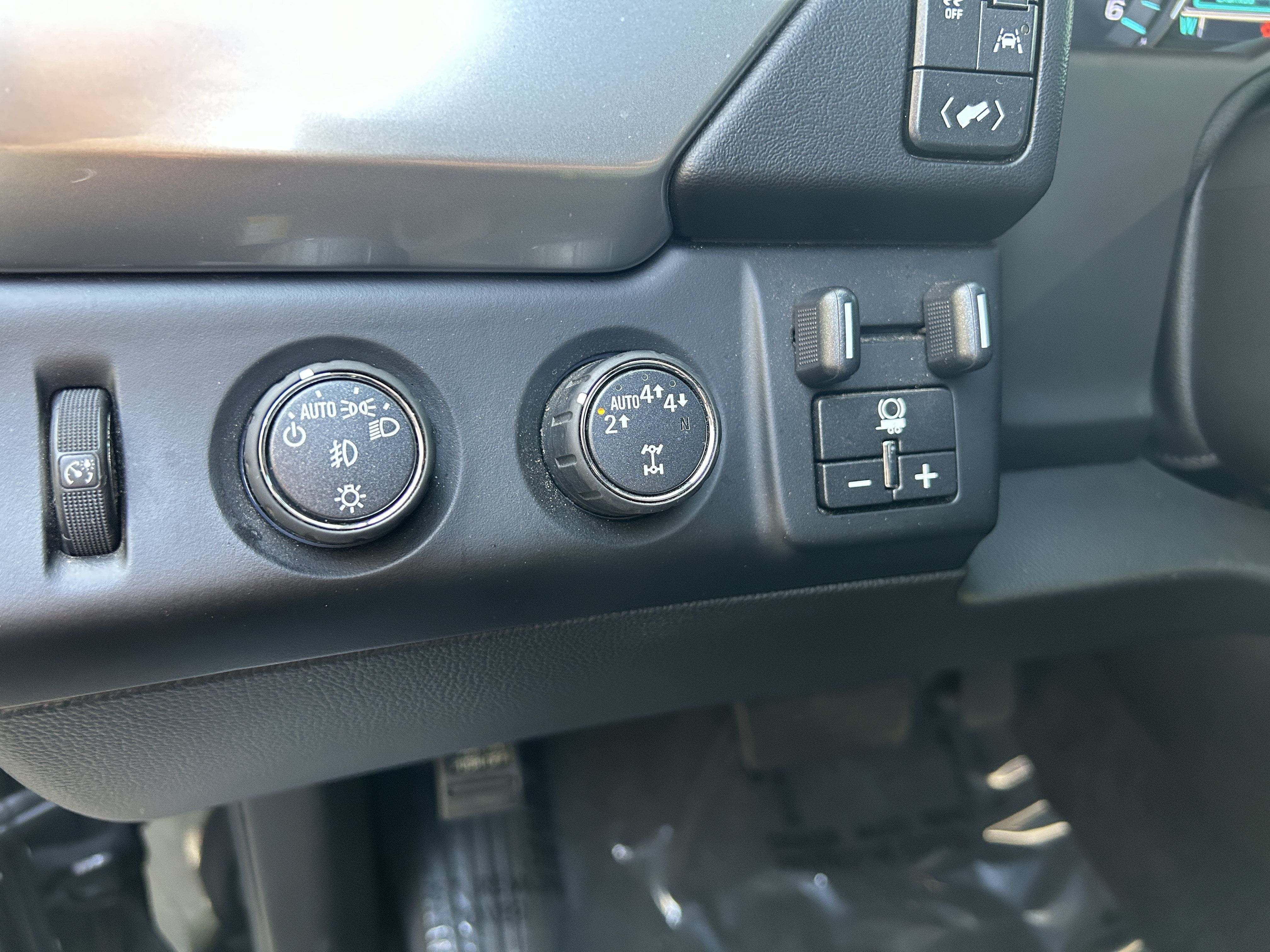 Used 2019 Chevrolet Suburban Premier AWD/4WD image 21