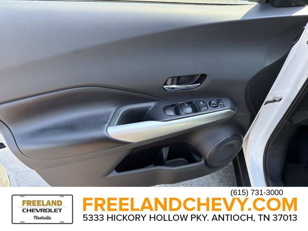 Used 2020 Nissan Kicks SR w/ SR Premium Package FWD image 19