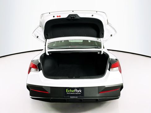 Used 2025 Hyundai Elantra Sport image 27