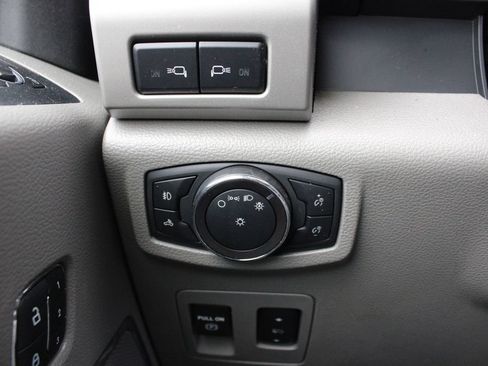 Used 2019 Ford F150 Lariat w/ Equipment Group 502A Luxury AWD/4WD image 9