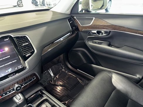 Used 2017 Volvo XC90 T6 Momentum w/ Vision Package image 31