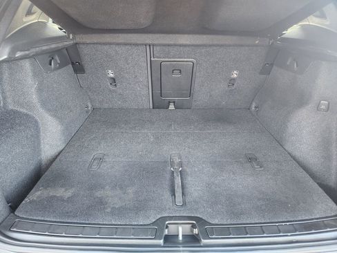 Used 2022 Volvo XC40 P8 Recharge Plus image 15