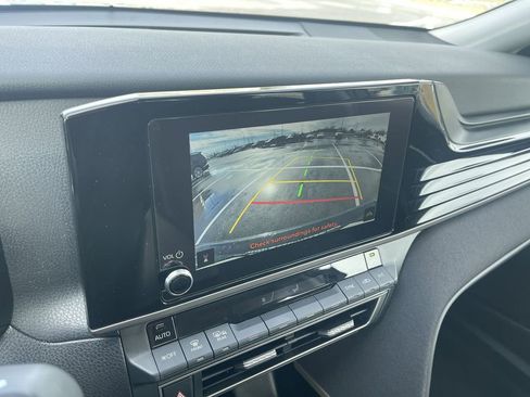 Used 2025 Toyota Camry LE w/ Convenience Package image 12