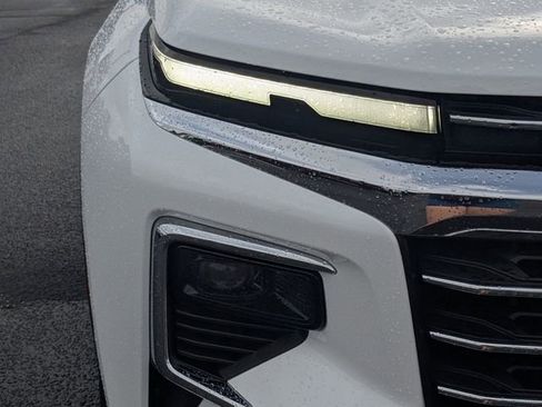 Used 2025 Chevrolet Traverse LT image 9