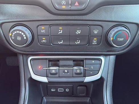 Certified 2024 GMC Terrain SLE image 21