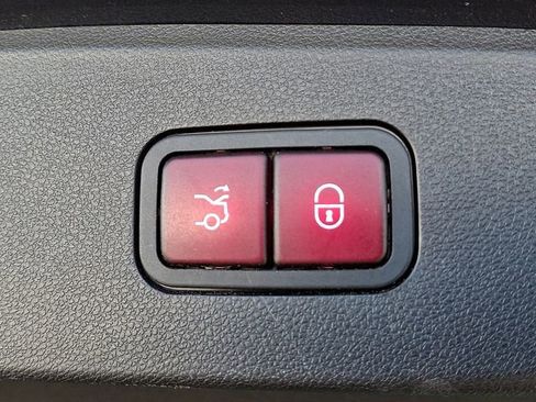 Used 2013 Mercedes-Benz E 350 4MATIC Sedan image 30