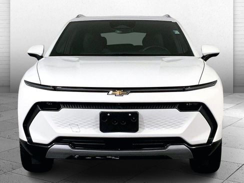 Used 2025 Chevrolet Equinox EV LT image 2