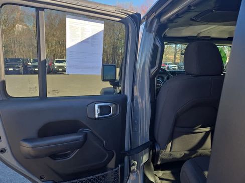 Used 2023 Jeep Wrangler Unlimited w/ Cold Weather Group AWD/4WD image 33