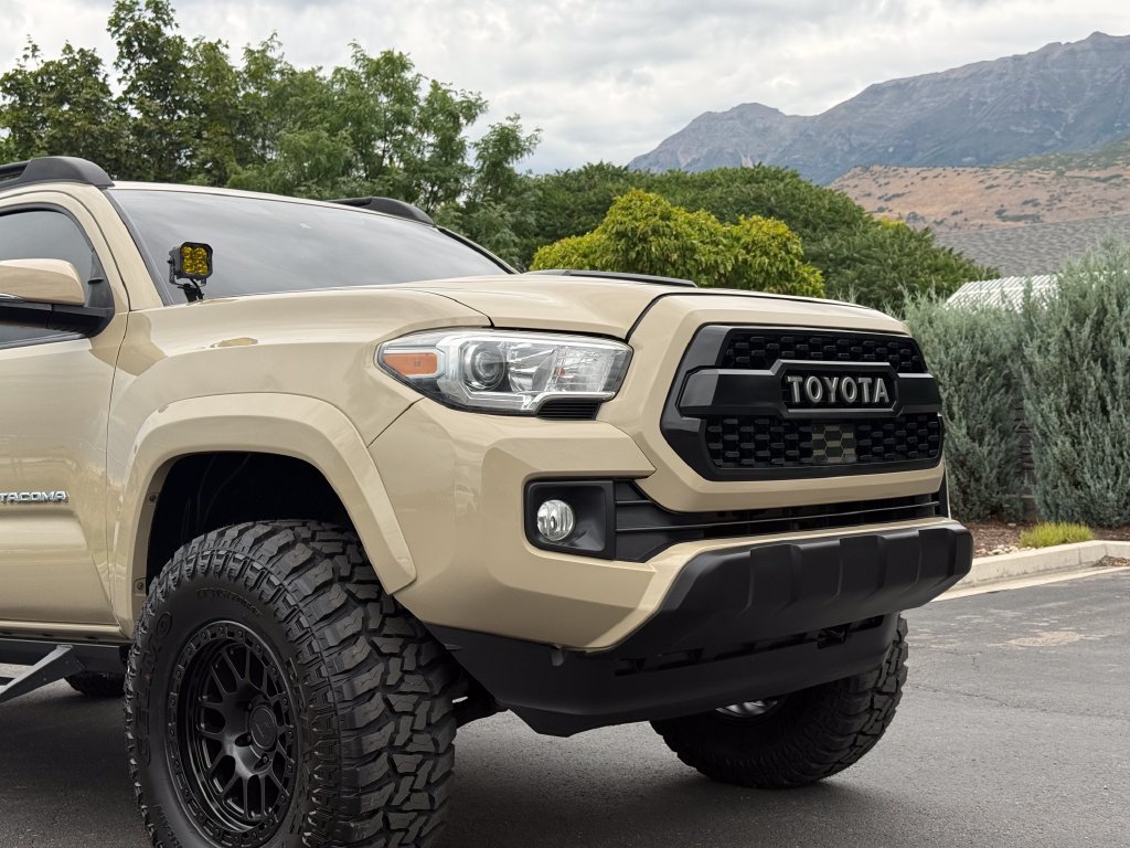Used 2019 Toyota Tacoma TRD Sport w/ Technology Package AWD/4WD image 17