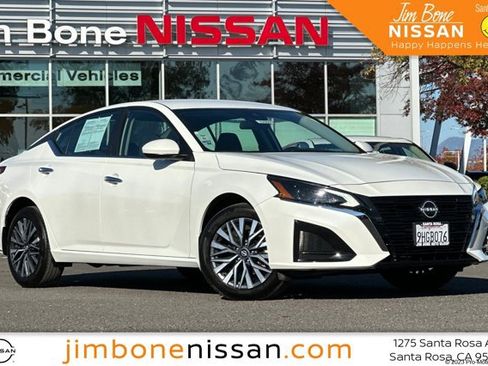 Certified 2023 Nissan Altima 2.5 SV image 1