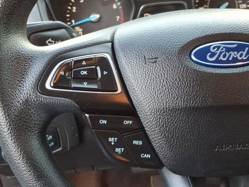 Used 2018 Ford Focus SE w/ SE Appearance Package image 16