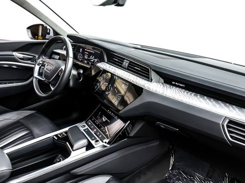 Used 2022 Audi e-tron Premium image 15
