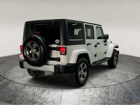 Used 2018 Jeep Wrangler Unlimited Sahara w/ Connectivity Group image 7