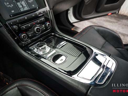 Used 2017 Jaguar XJ R RWD image 26
