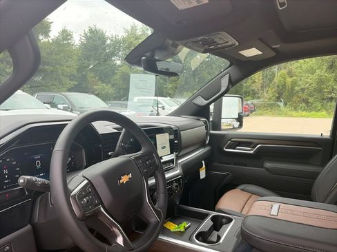 Used 2026 Chevrolet Silverado 2500 High Country w/ High Country Premium Package AWD/4WD image 17