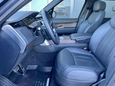 Used 2025 Land Rover Range Rover Long Wheelbase SE image 14