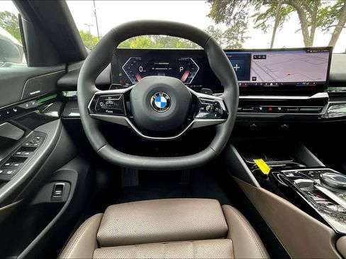 Certified 2025 BMW 530i RWD image 6