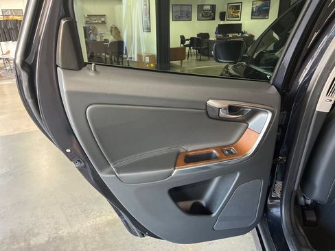 Used 2017 Volvo XC60 T5 Inscription w/ Preferred Option Package FWD image 36