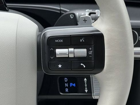 Used 2025 Hyundai Santa Fe SEL FWD image 14