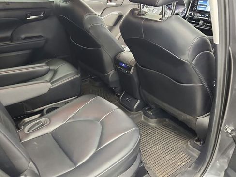 Used 2021 Toyota Highlander XLE FWD image 26