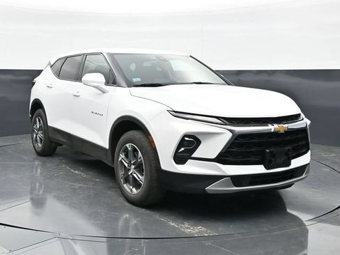 Used 2025 Chevrolet Blazer LT FWD image 4