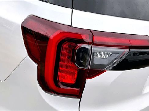 Used 2022 GMC Acadia SLT w/ Elevation Edition image 29