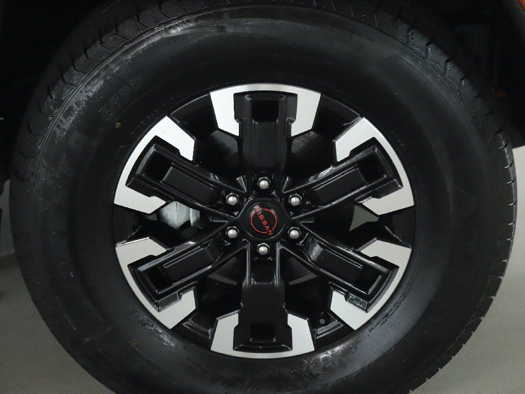 Used 2022 Nissan Frontier PRO-4X w/ Technology Package AWD/4WD image 12