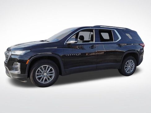 Used 2023 Chevrolet Traverse LT FWD image 2