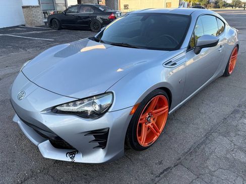 Used 2019 Toyota 86 image 3