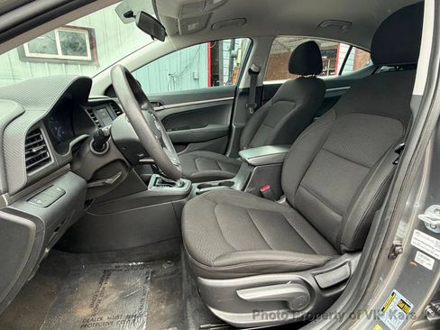 Used 2019 Hyundai Elantra SE w/ Cargo Package FWD image 11
