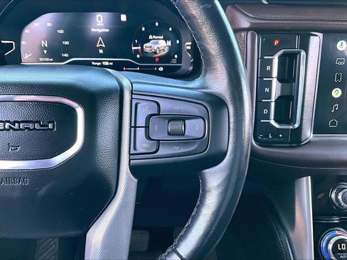 Used 2022 GMC Yukon XL Denali image 25