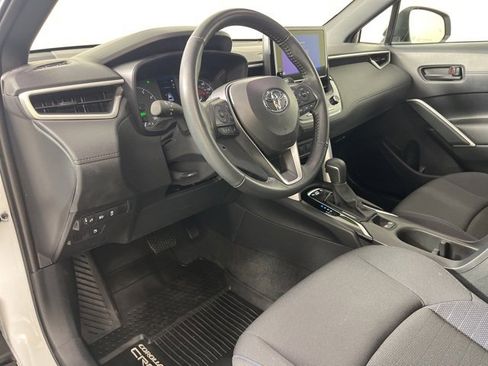Certified 2024 Toyota Corolla Cross SE image 2