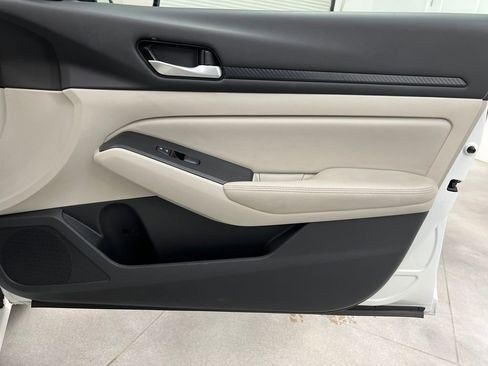Used 2024 Nissan Altima 2.5 SV FWD image 20