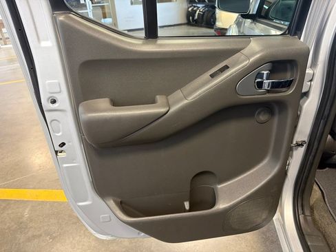 Used 2011 Nissan Frontier PRO-4X w/ Pro-4x Luxury Pkg AWD/4WD image 25