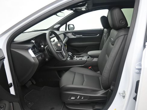 New 2025 Cadillac XT5 Premium Luxury w/ LPO, Floor Liner Package AWD/4WD image 11