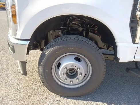 New 2026 Ford F350 XL w/ XL Chrome Package image 10