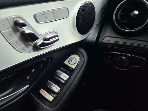 Used 2019 Mercedes-Benz GLC 300 4MATIC image 28