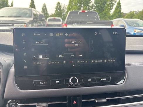Used 2025 Mitsubishi Outlander SE FWD image 12