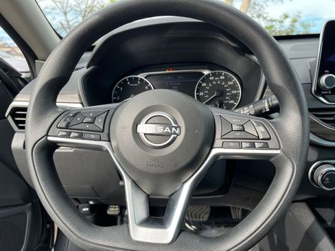 Used 2025 Nissan Altima 2.5 SV image 29